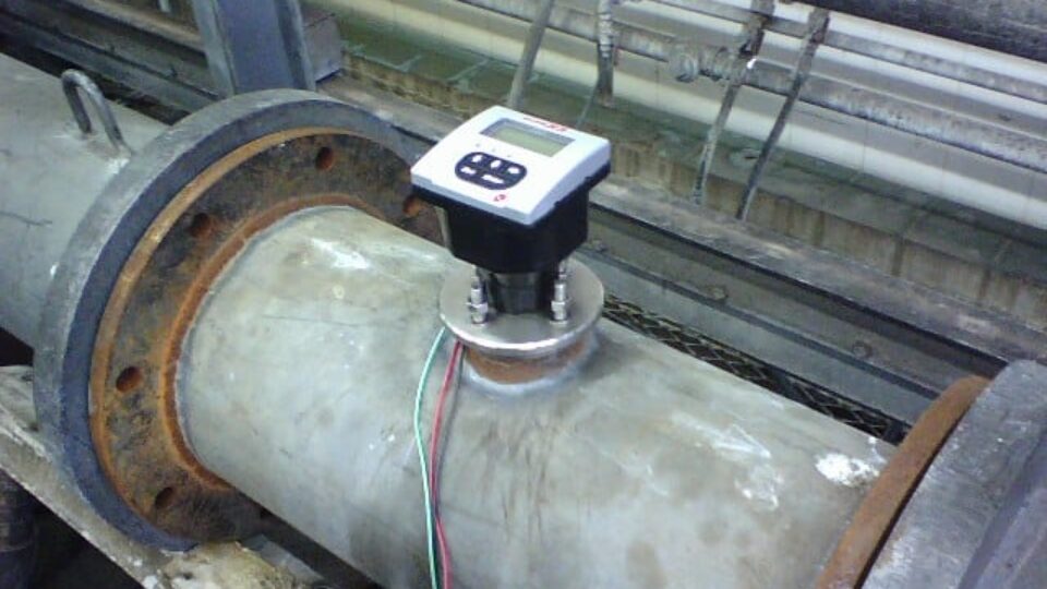 מד זרימה בהחדרה